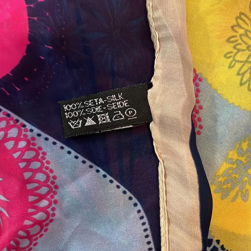 Vintage Chanel scarf one of a kind - Picture 5 of 5